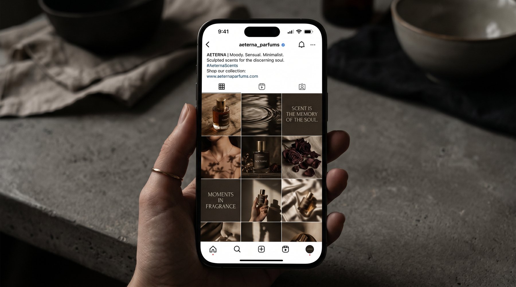 Instagram grid — spójna kompozycja na profilu marki